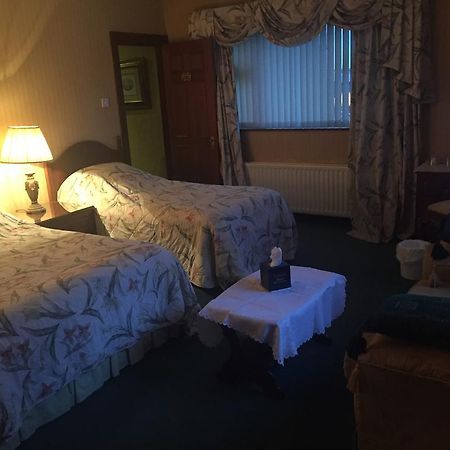 Caldhame House Hotel Crumlin  Exterior photo