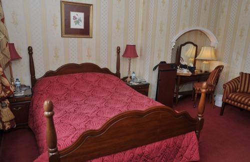 Caldhame House Hotel Crumlin  Exterior photo